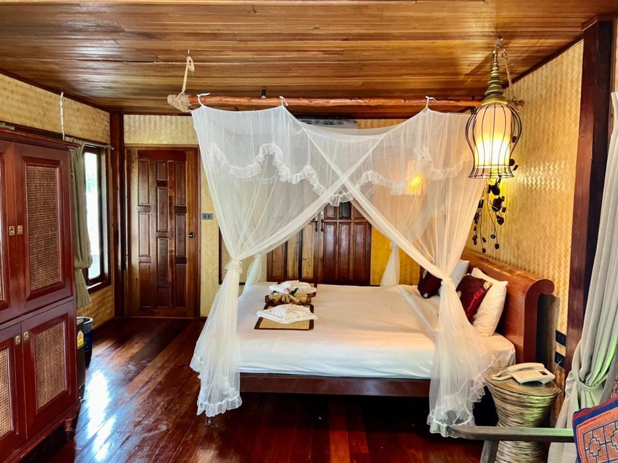 Bora Bora Villa Phuket Chalong Exterior photo